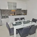 And By The Sea - 22419 Guest house 3*