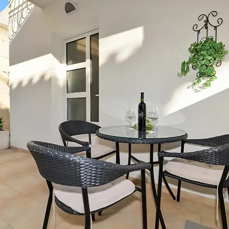 Guest house And By The Sea - 22419 Makarska