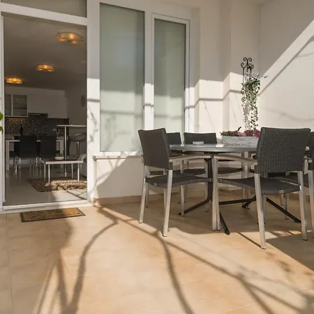 Guest house And By The Sea - 22419 Makarska