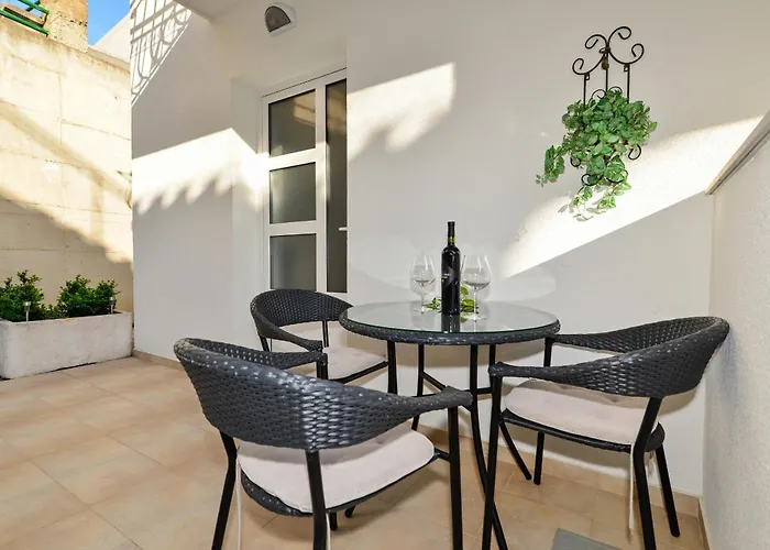 Guest house And By The Sea - 22419 Makarska