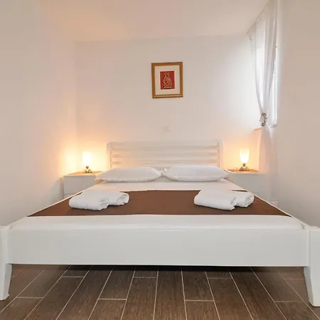 And By The Sea - 22419 Makarska