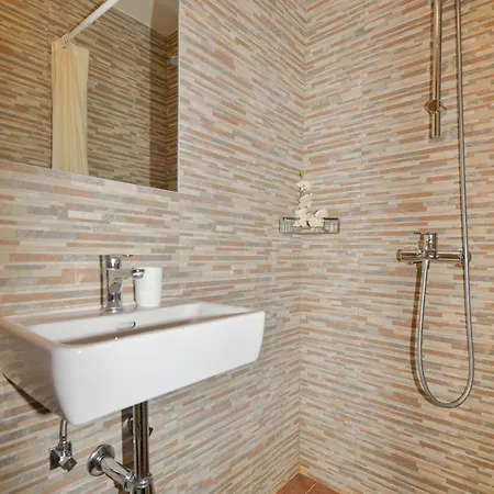 And By The Sea - 22419 Gasthof