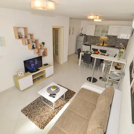 And By The Sea - 22419 Pensionat 3*