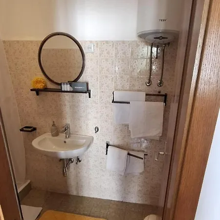 And By The Sea - 22419 Gasthof Makarska