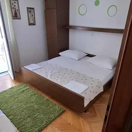 And By The Sea - 22419 3* Makarska