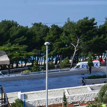 And By The Sea - 22419 Gasthof