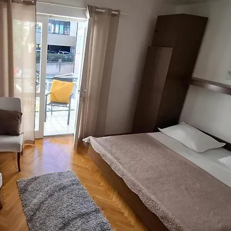 And By The Sea - 22419 Gostinjska kuća