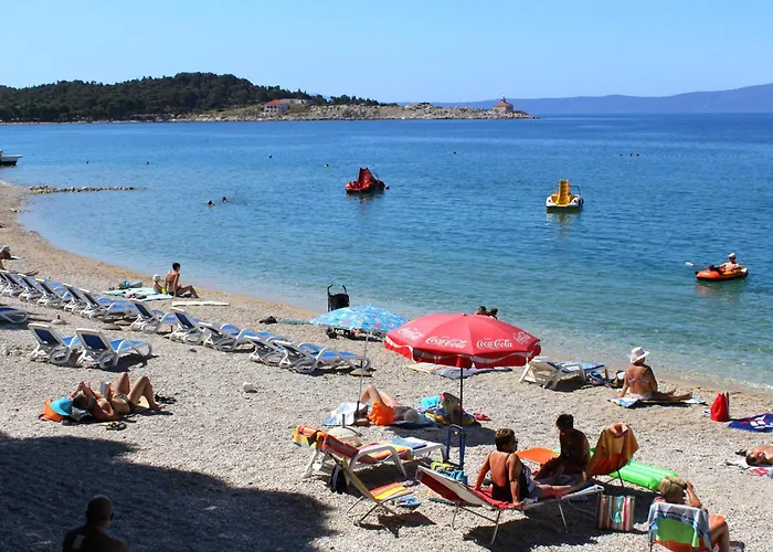 Πανσιόν And By The Sea - 22419 3*