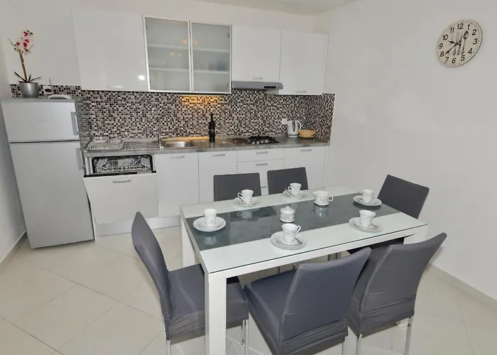 And By The Sea - 22419 Pensionat 3*