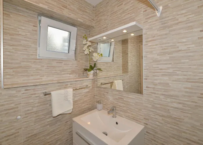 And By The Sea - 22419 Pensionat Makarska