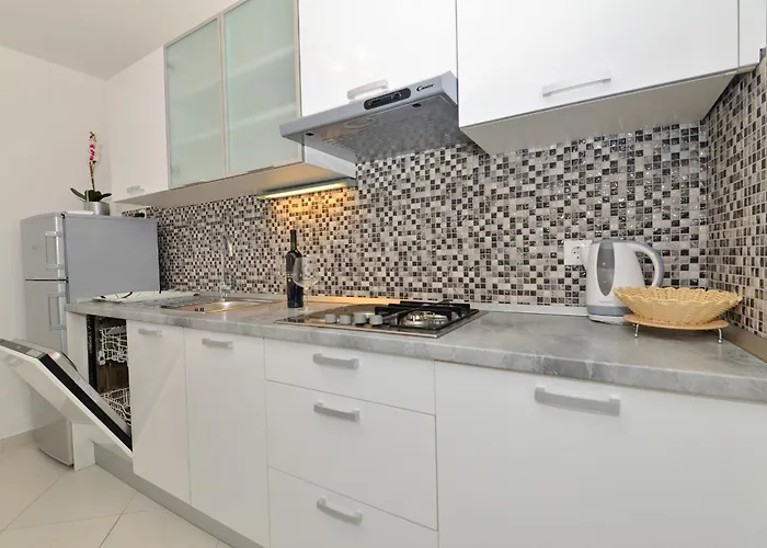 And By The Sea - 22419 Pensionat 3*