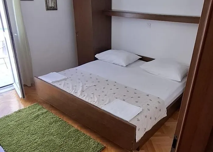 And By The Sea - 22419 3* Μακάρσκα