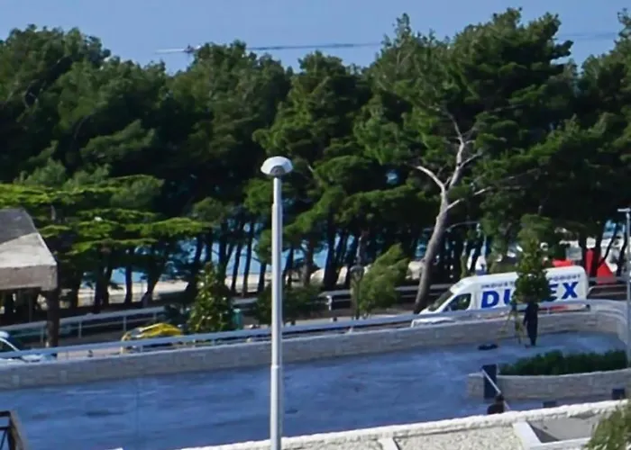 And By The Sea - 22419 Πανσιόν