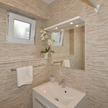 And By The Sea - 22419 Гостьовий будинок Макарська