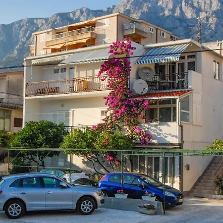 And By The Sea - 22419 Gostinjska kuća